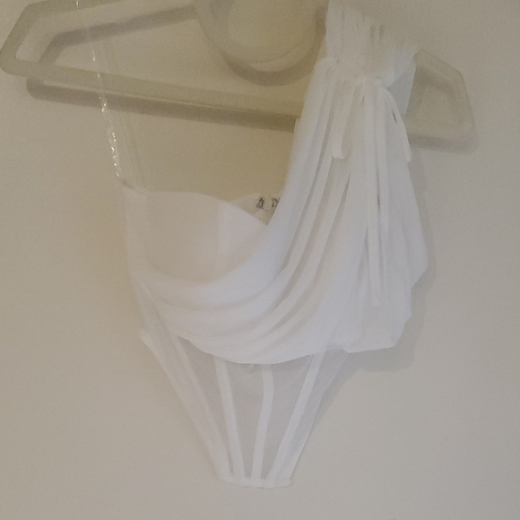 Signature White Crop Top Mesh Design - Picture 1 of 7